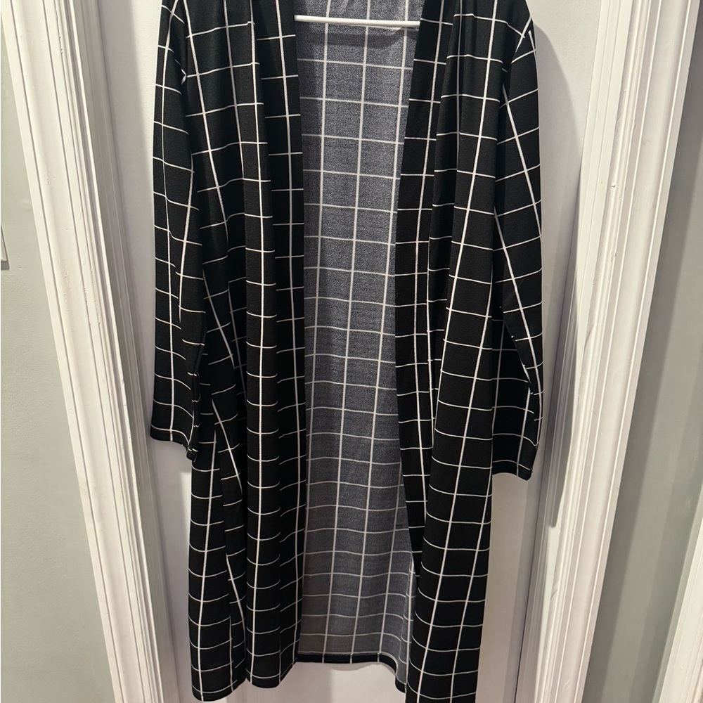Black and White Grid Pattern Duster